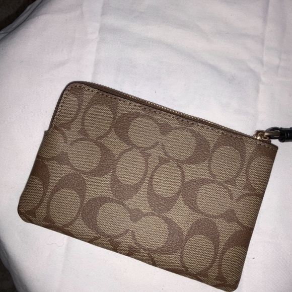 NWT Coach Signature PVC Leather Large Wristlet - Picture 2 of 4